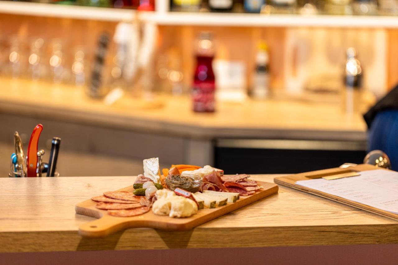 The Originals Boutique Hotel Restaurant Saint James, Montaigu-Vendee Dış mekan fotoğraf